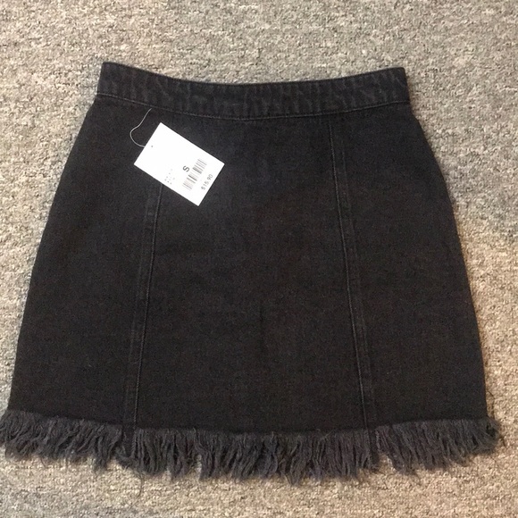 Black denim skirt - Picture 2 of 4